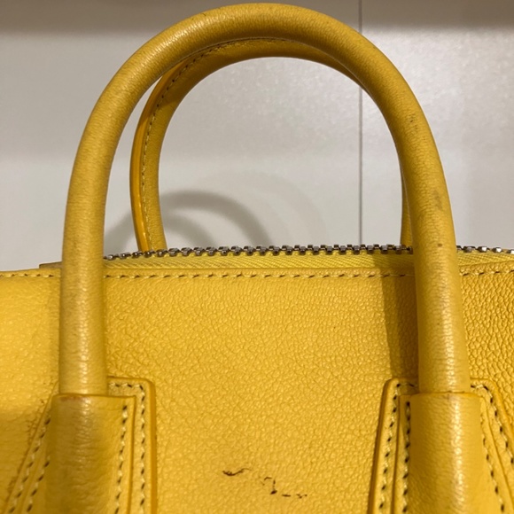 Authentic Givenchy Antigona - Picture 10 of 15